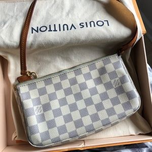 Authentic Louis Vuitton Pochette